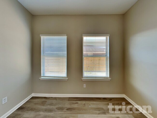 Foto del edificio - 5703 Straight Way