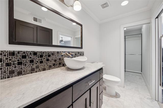 Building Photo - 4021 Cole Ave