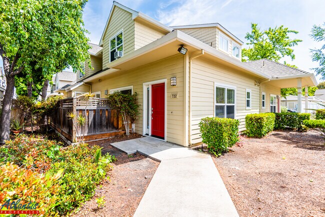 Building Photo - 722 Cottage Ct