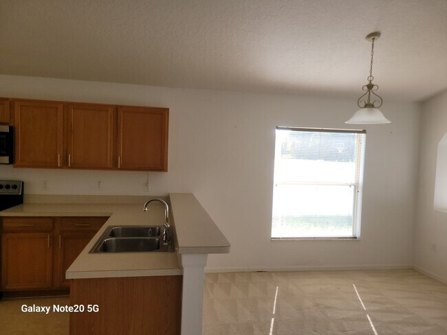 Foto del edificio - FOR RENT!! CHARMING AND COZY 3 BEDROOM 2 B...