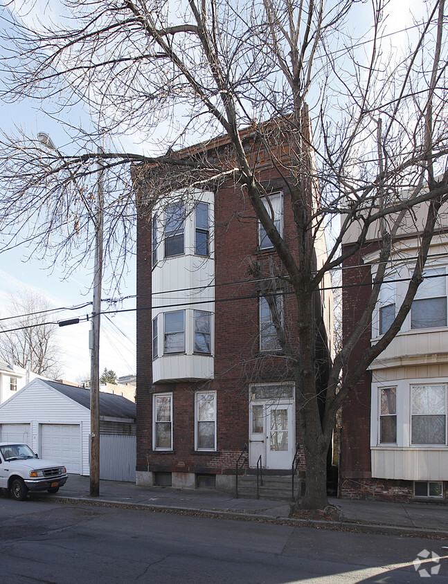 Building Photo - 398 8th St