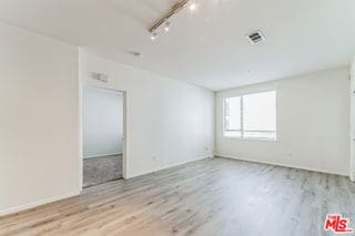 Foto del edificio - 6400 Crescent Prk E