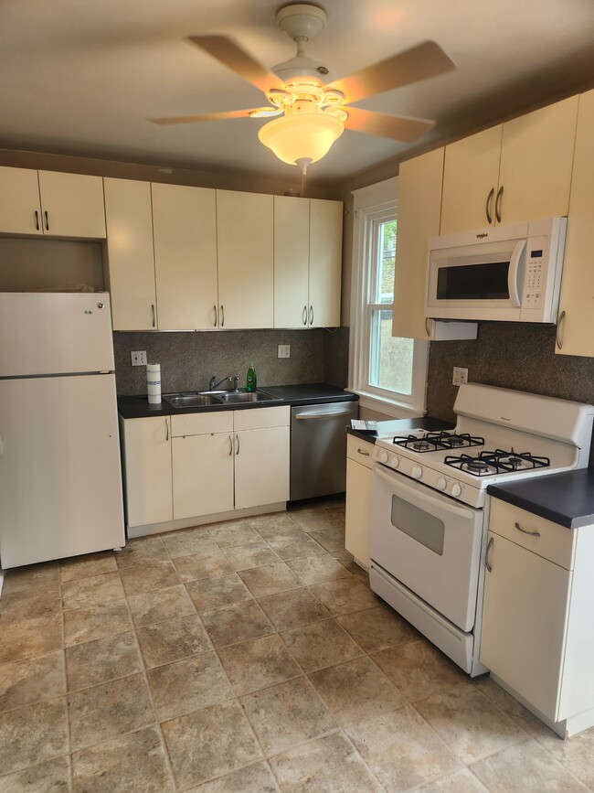 Kitchen - 337 Cheswold Rd