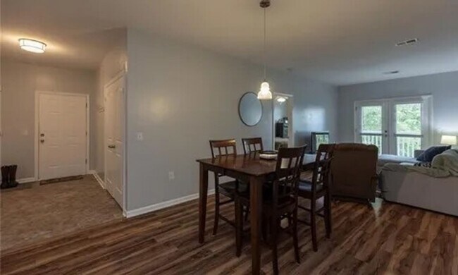 Foto del edificio - Updated 2BR/2BA Condo with Walk-Out Patio Near Downtown Boone