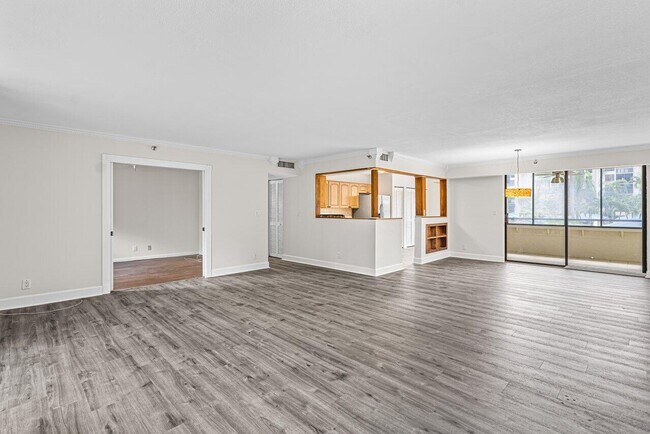 Building Photo - 7564 Regency Lake Dr