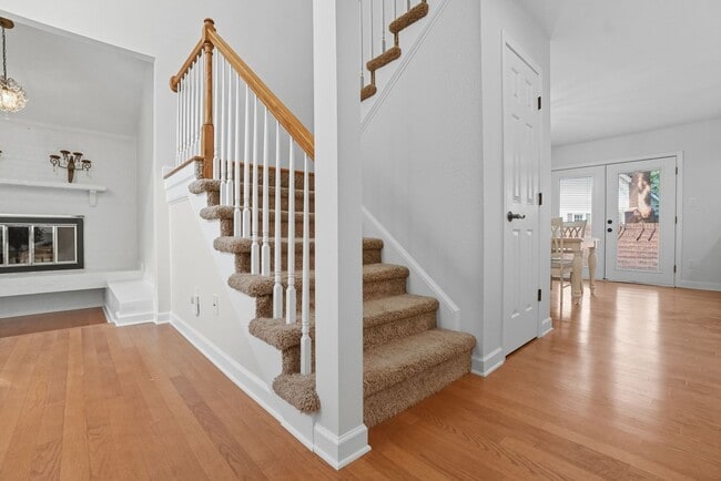 Building Photo - 9221 N Vicksburg Park Ct