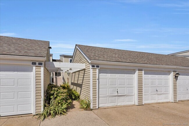 Foto del edificio - 369 Walden Green Rd