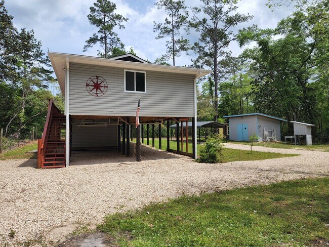 Building Photo - 437 Seminole Ln