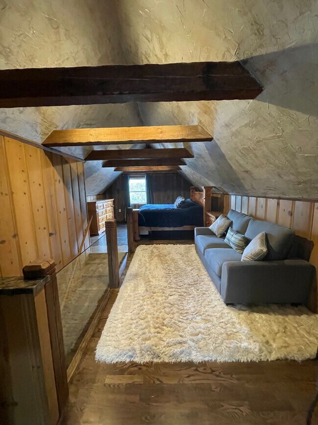 Building Photo - Short Term Rental!Large home right  next t...