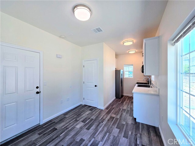 Building Photo - 4165 Country Club Dr