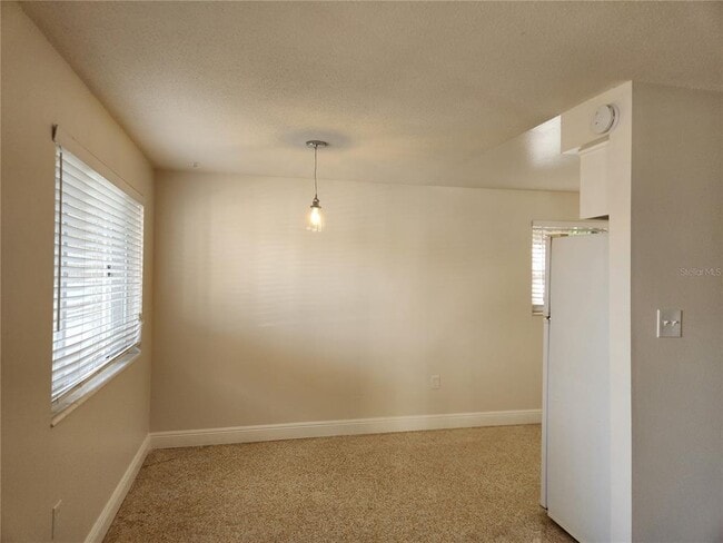 Building Photo - 3200 Fairway Ln