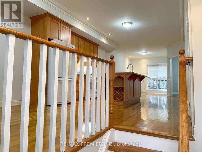 Photo du bâtiment - 1013A COLLEGE STREET