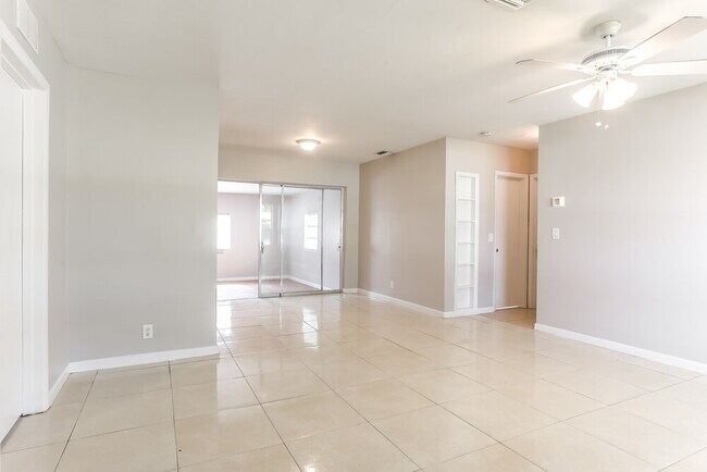 Foto del edificio - 6112 NW 8th St