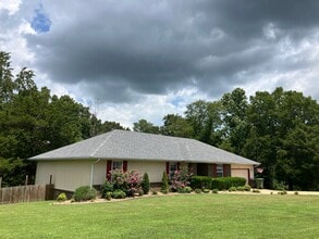 Building Photo - 1503 E Twin Lakes Dr
