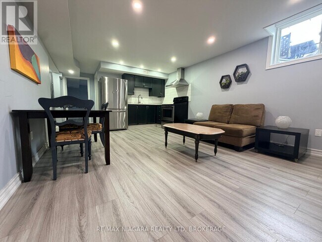 Photo du bâtiment - 5622 Osprey Avenue