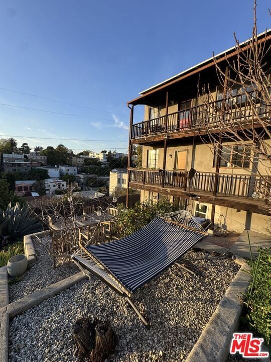 Building Photo - 837 Micheltorena St