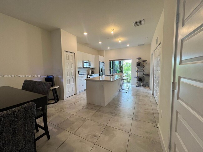 Foto del edificio - 8195 NW 104th Ave