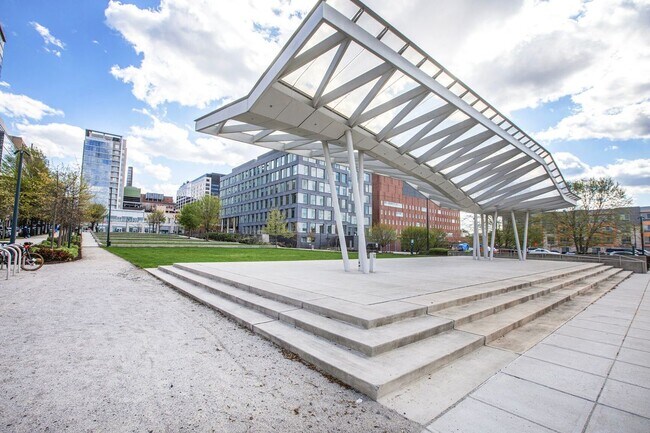 Foto del edificio - 1020 N Durham St