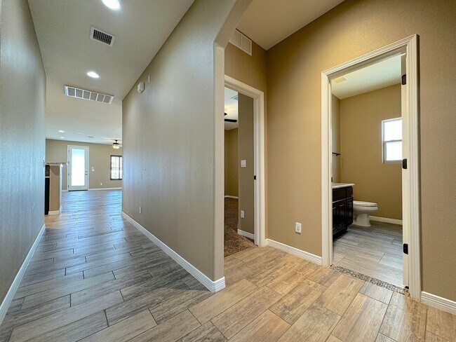 Foto del edificio - East El Paso 4 bed Refrig A/C