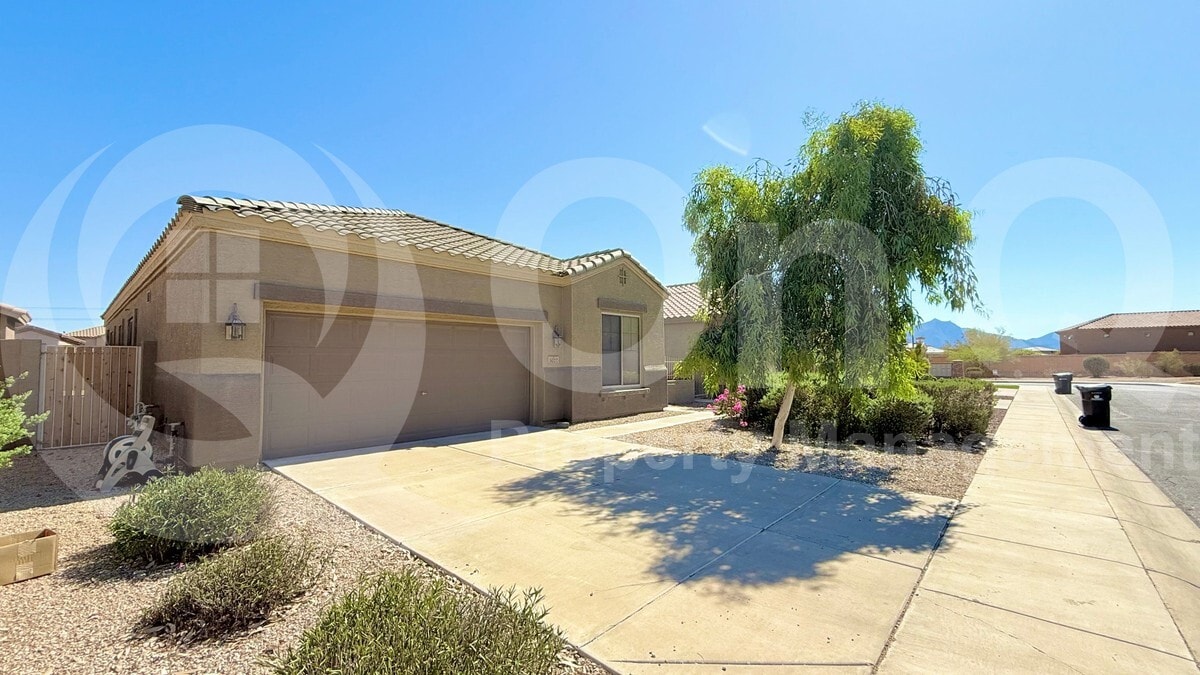 Primary Photo - 3027 W Cottonwood Ln