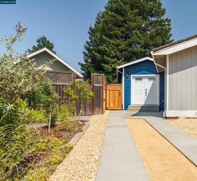 Building Photo - 18 Del Sol Ct