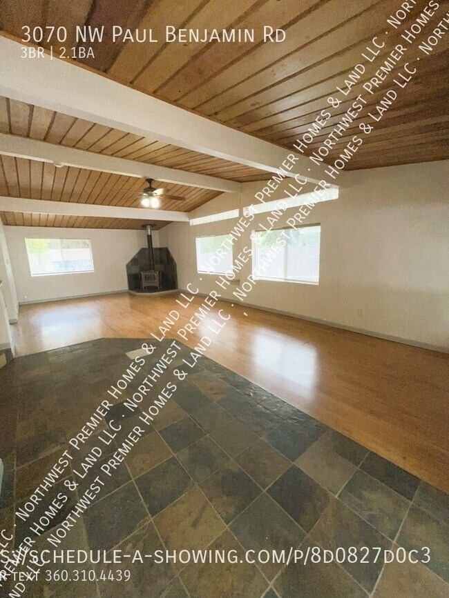 Foto del edificio - 3070 NW Paul Benjamin Rd