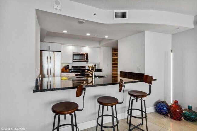 Building Photo - 3000 N Ocean Dr