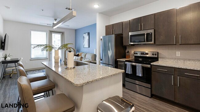 Foto del edificio - 2800 NE Green Oaks Blvd