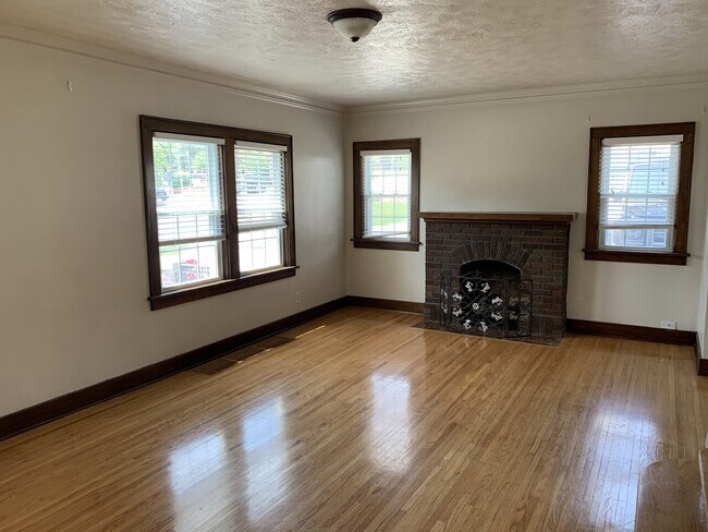 Building Photo - 3572 Davenport St