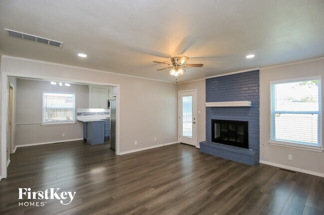 Foto del edificio - 743 Nancy Lynn Terrace