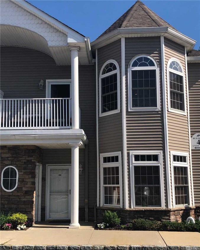48 Jacqueline Way, North Babylon, NY 11703 Condo for Rent in North