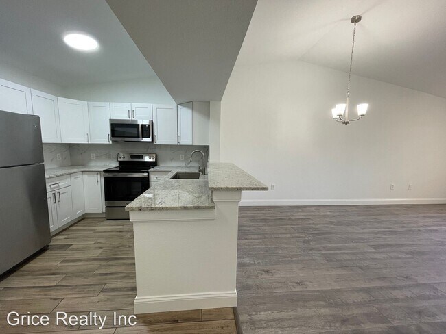 Foto del edificio - 2 br, 1 bath House - 8284 Key Royal Cir #1333