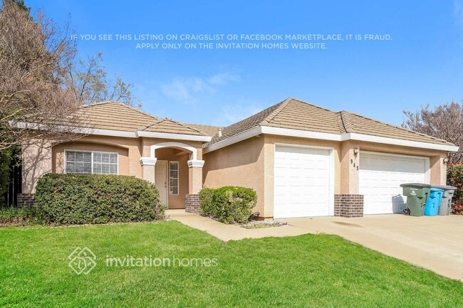 Building Photo - 945 Skyline Dr