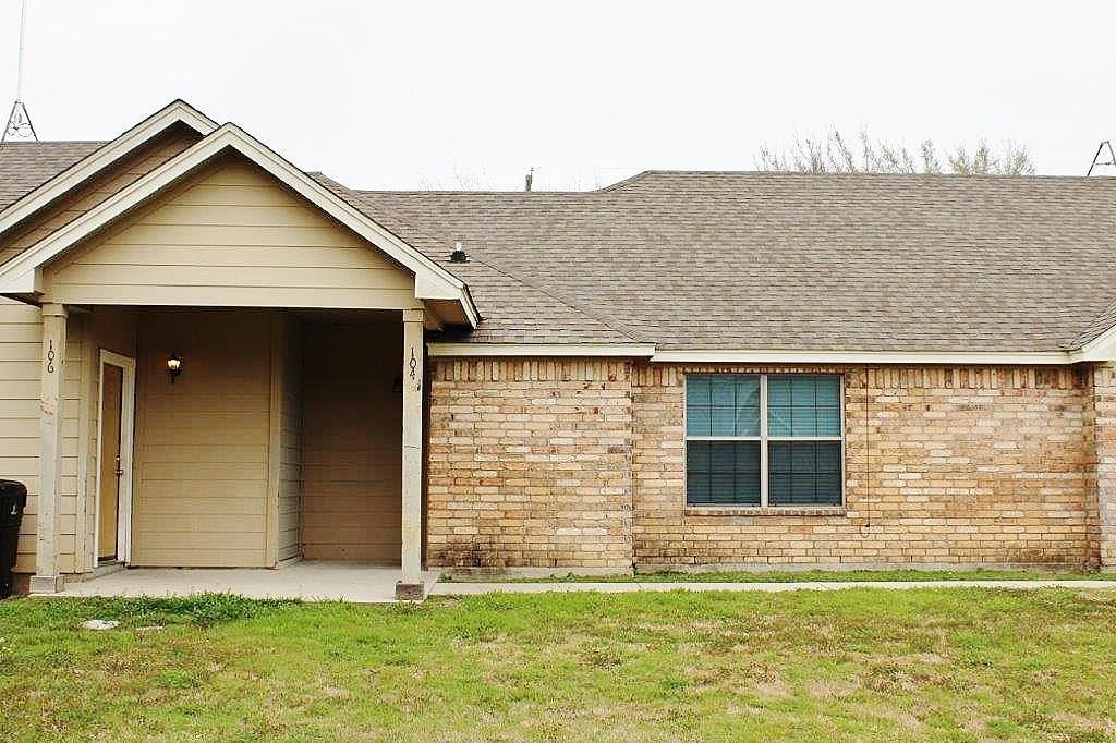 104 Sunburst Ct, Weatherford, TX 76087 Room for Rent in Weatherford