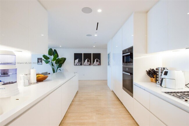 Foto del edificio - 9001 Collins Ave