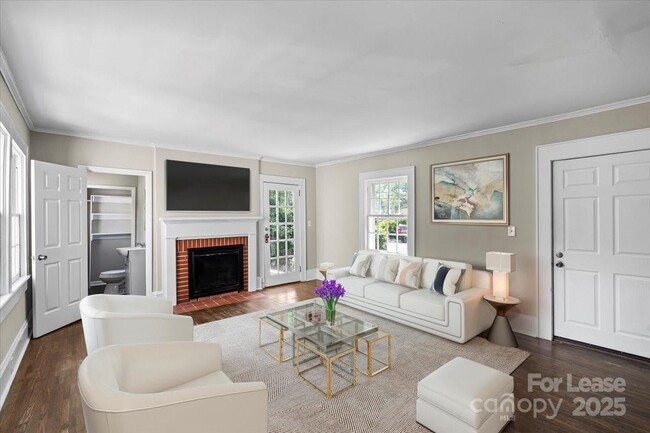 Foto del edificio - 904 Edgewood Cir