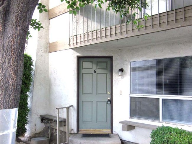 Building Photo - 217 Hughes Ln