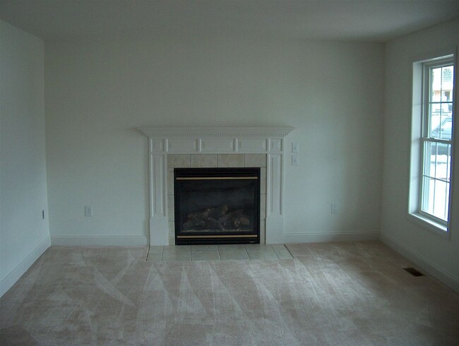 Building Photo - 3 br, 2.5 bath House - 124 Marathon Way