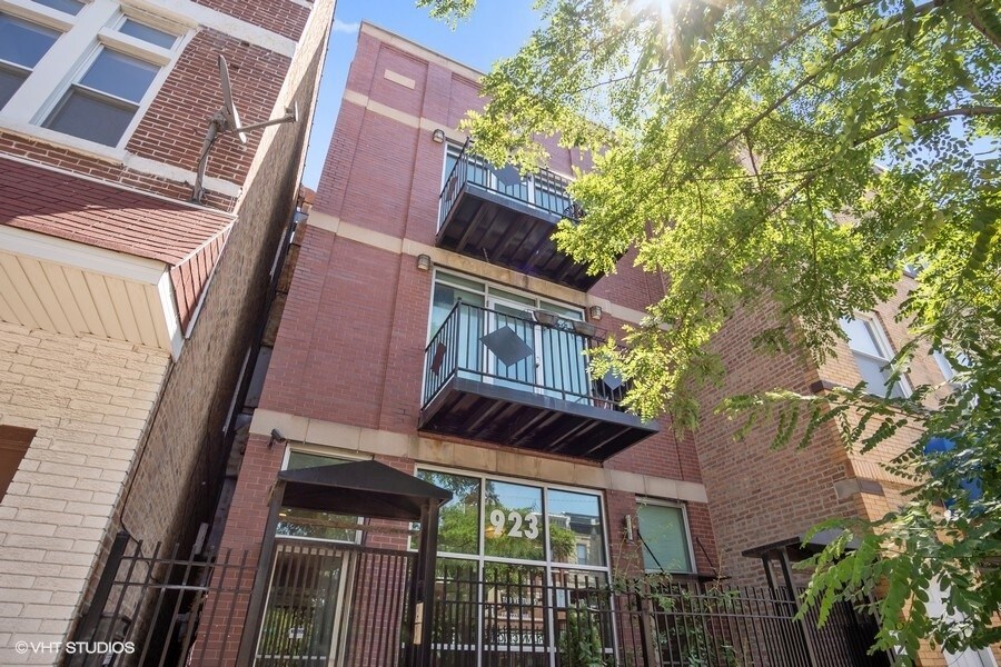 Primary Photo - 923 N Ashland Ave