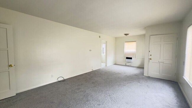 Foto del edificio - 10131 Memphis Ave