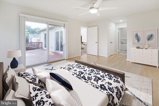 Foto del edificio - 8430 Hollis Ln