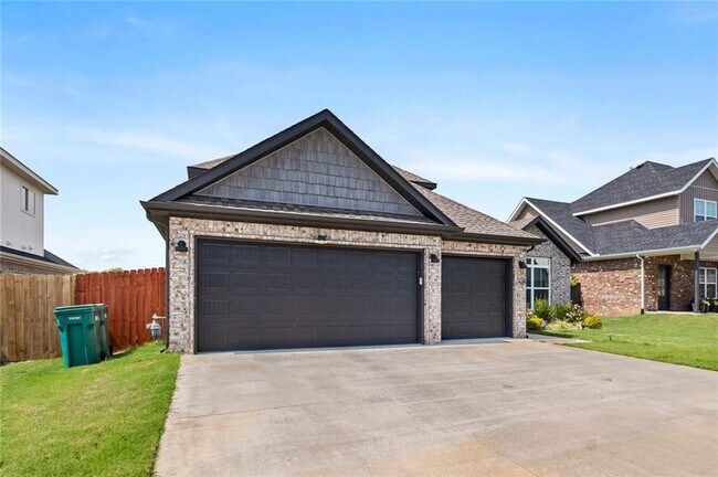 Building Photo - 1241 Bootleg Rd