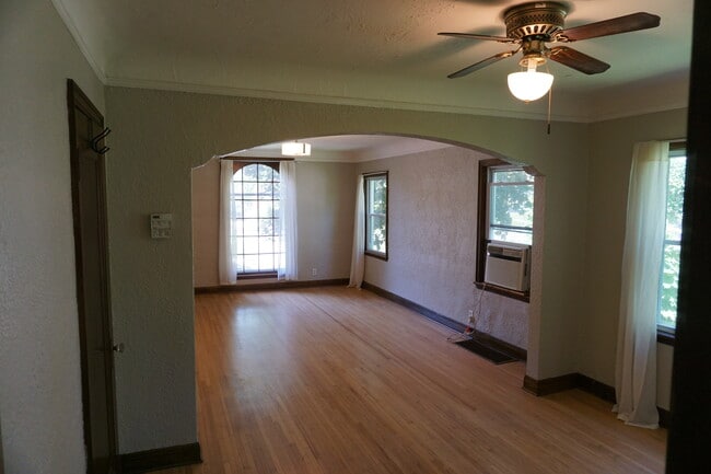 Living Room/dining room - 5047 44th Ave S
