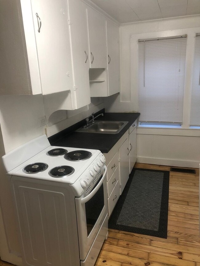 Building Photo - 2 Pleasant St