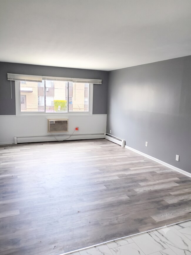 Foto del edificio - Spacious 2BR Apartment | 1 Month Free Special | Kenosha Location