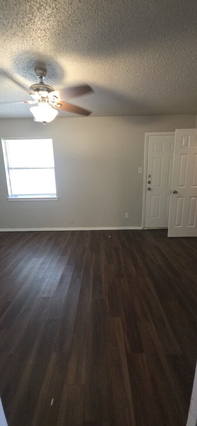 Building Photo - Welcome to this beautifully updated duplex!!!