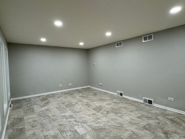 Building Photo - 810 MacGregor Rd