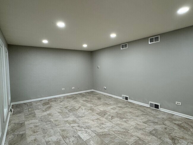 Foto del edificio - 810 MacGregor Rd