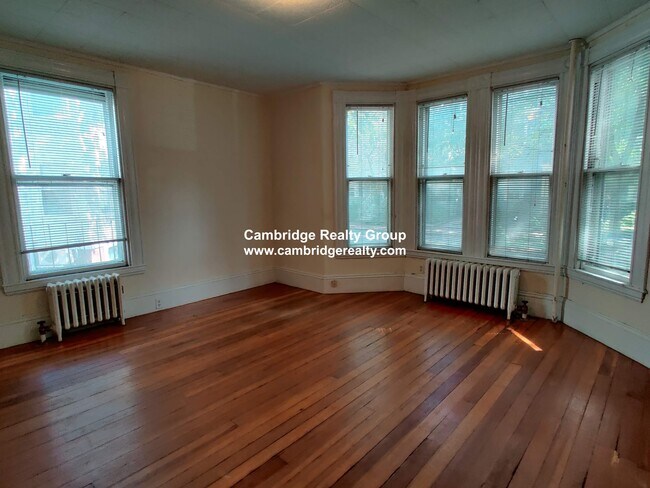 Building Photo - 381 Harvard St