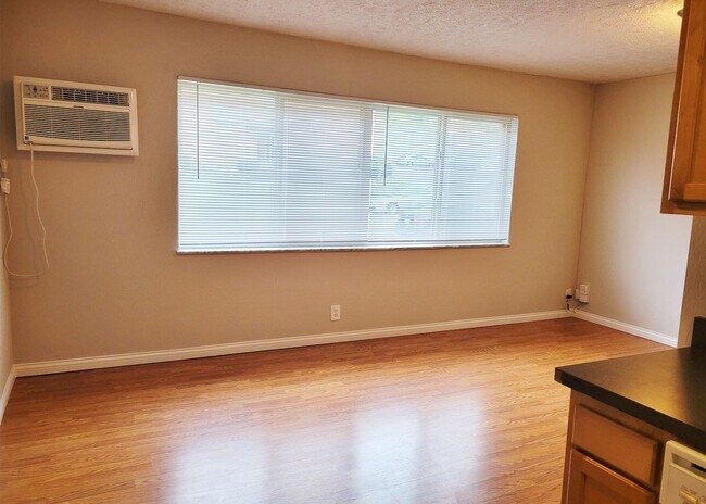 Foto del edificio - 563 Lowell Ave